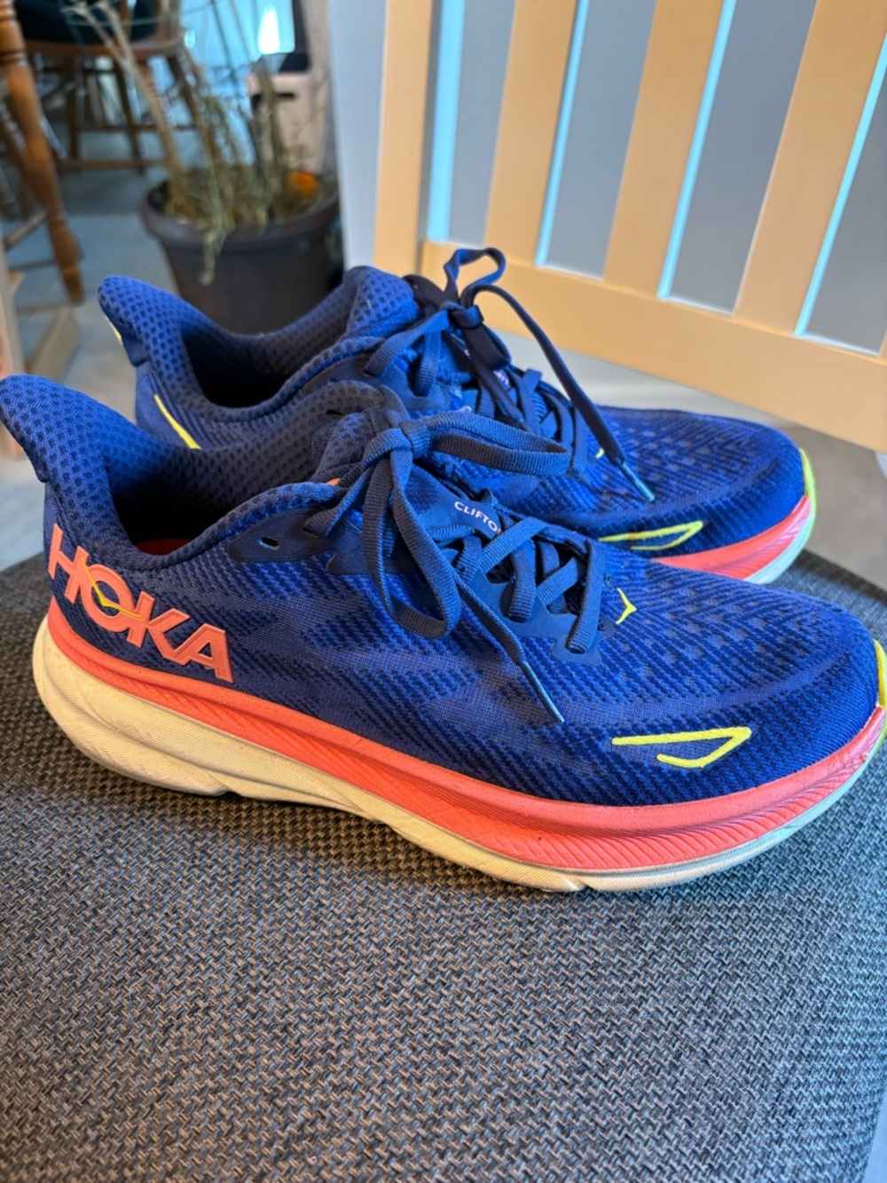 Nearly New Hoka One One Women’s 8.5 Clifton 9 evening sky coral blue pink